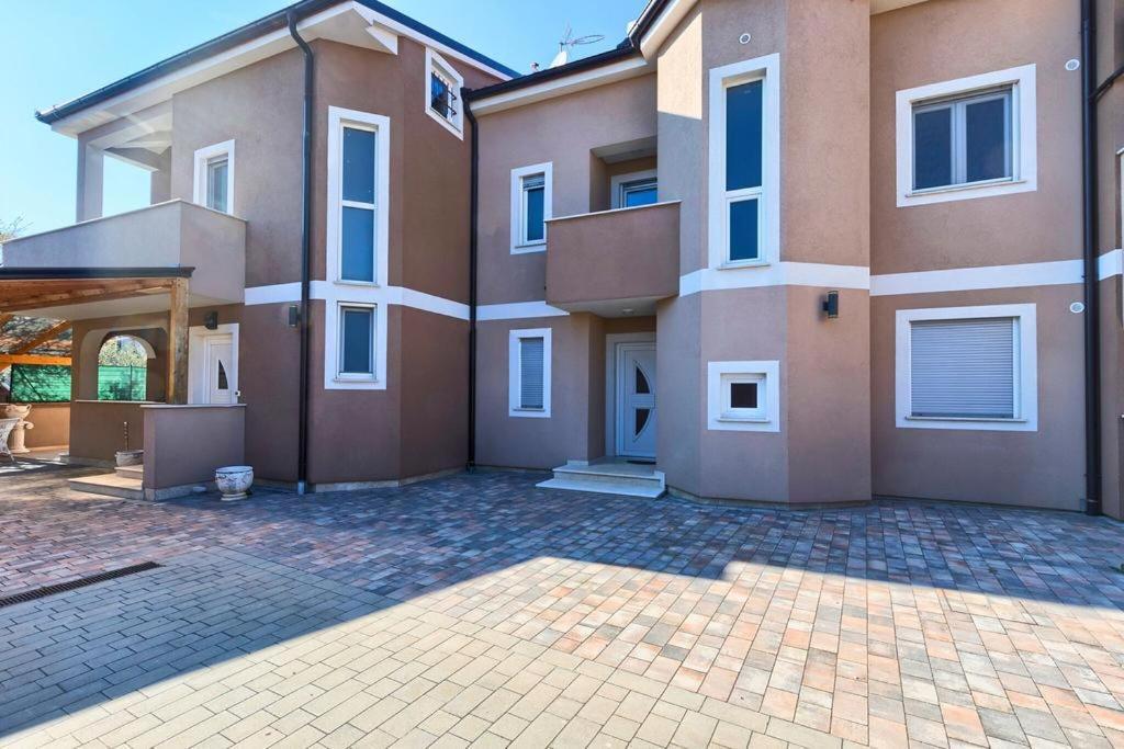 Lovely Fazana Apartments 400M From The Sea Екстериор снимка