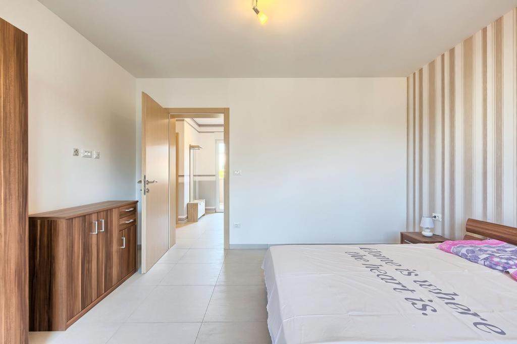 Lovely Fazana Apartments 400M From The Sea Екстериор снимка